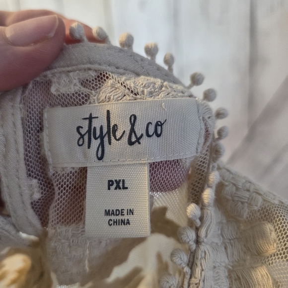 Chic Cream Embroidered Blouse - Picture 6 of 9